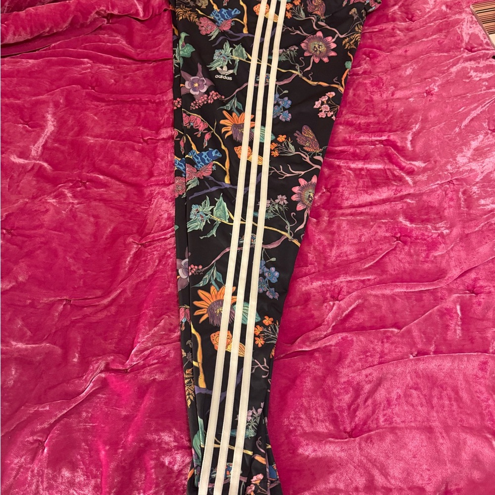 New Adidas Floral Patterned Leggings with Side Stripes - Picture 3 of 3